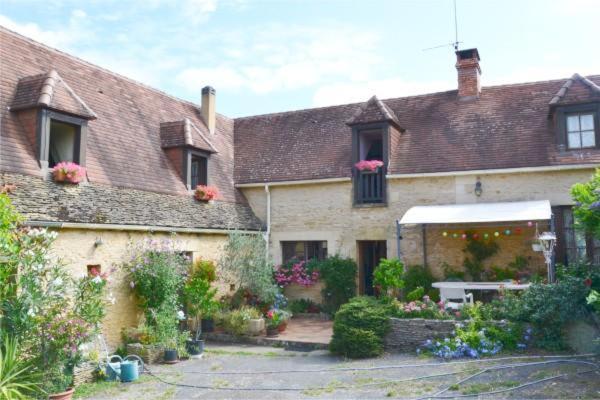 Halte Aux Places Marcillac-Saint-Quentin Exterior foto