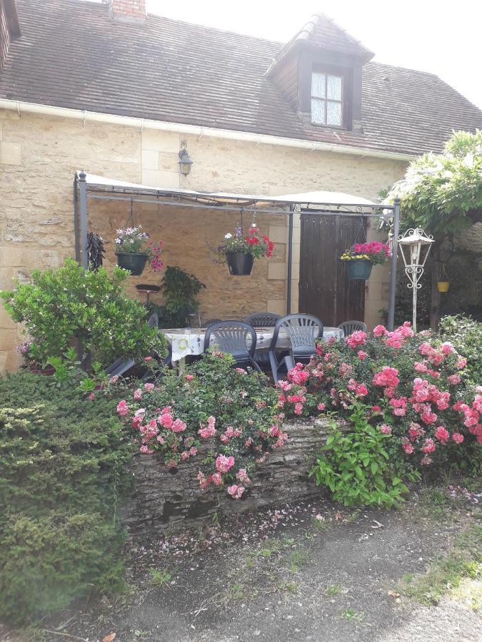 Halte Aux Places Marcillac-Saint-Quentin Exterior foto
